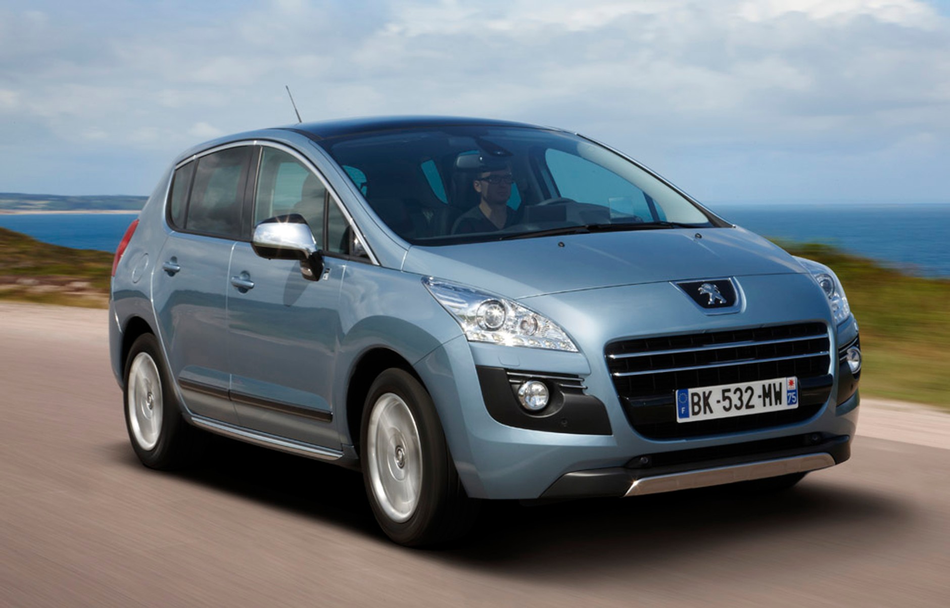 4008 i 3008 HYbrid4: terenowe nowości koncernu PSA