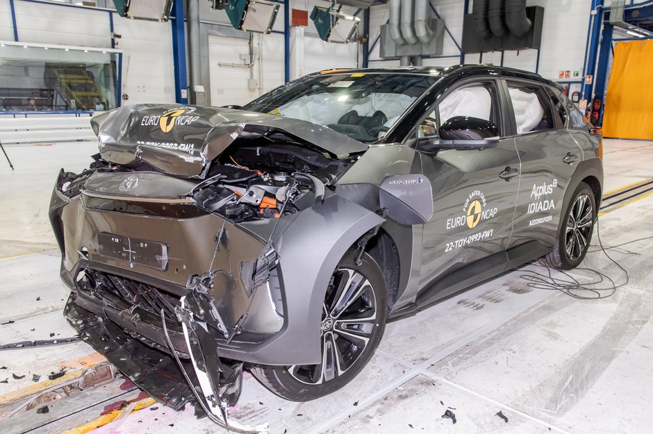 Toyota bZ4X i bliźniacze Subaru Solterrra w teście Euro NCAP