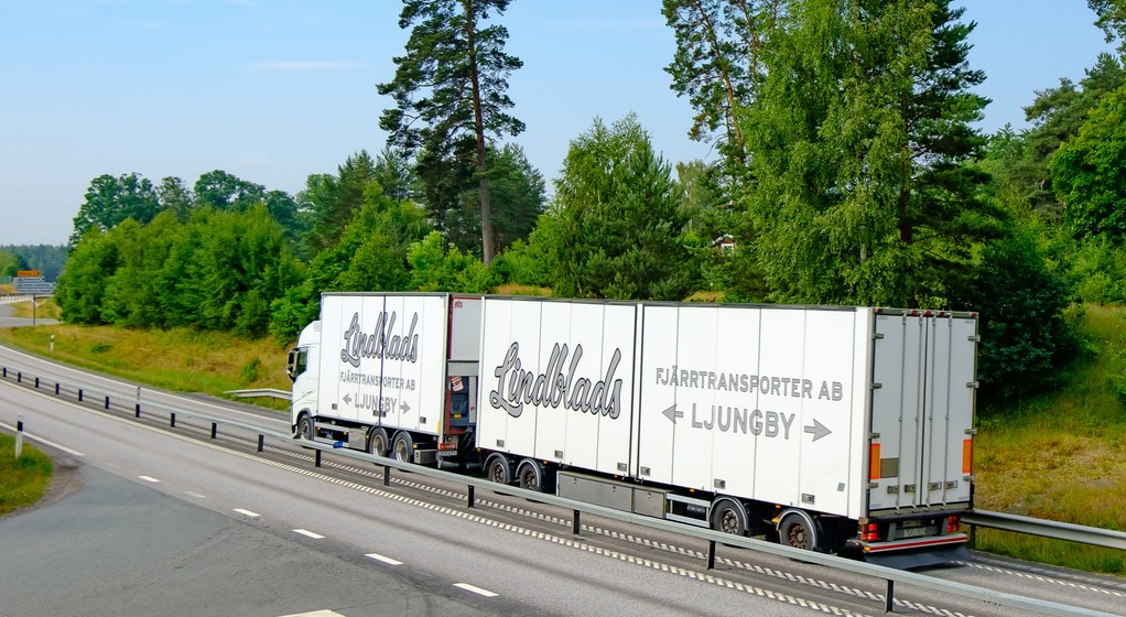 Ciężarówka z naczepą