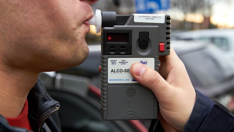 Podczas badania kierowcy alkomatem, w urządzeniu zabrakło skali (zdj. ilustracyjne)