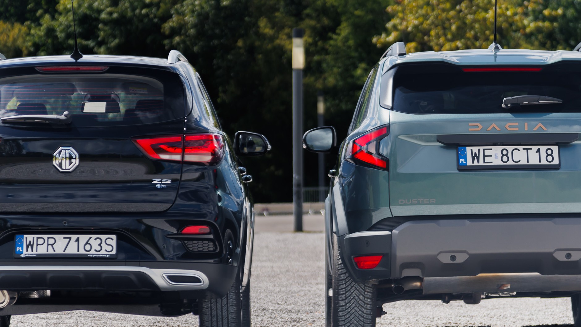 Dacia Duster kontra MG ZS. Porównanie dwóch budżetowych samochodów