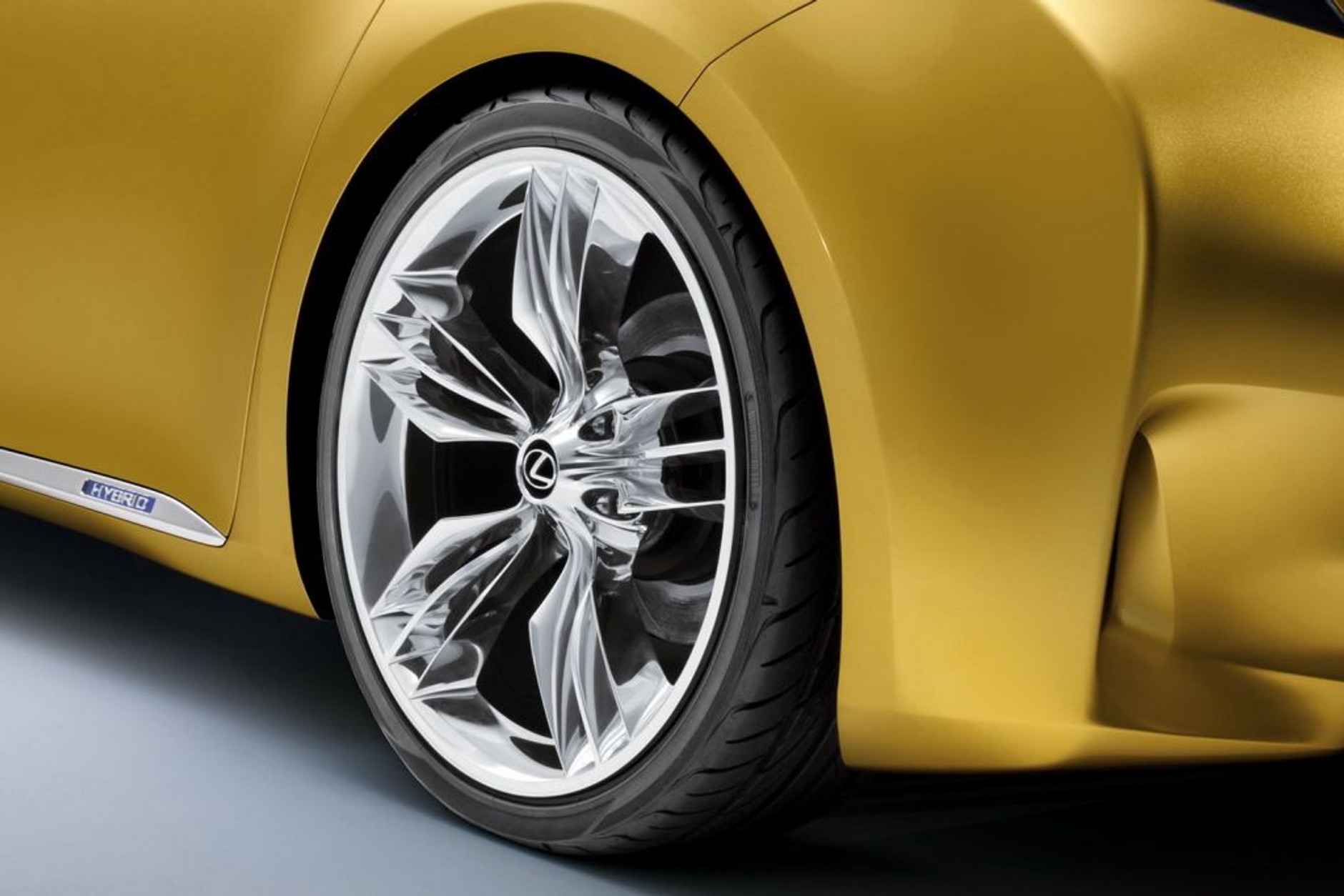 Lexus LF-Ch - Kompaktowa hybryda