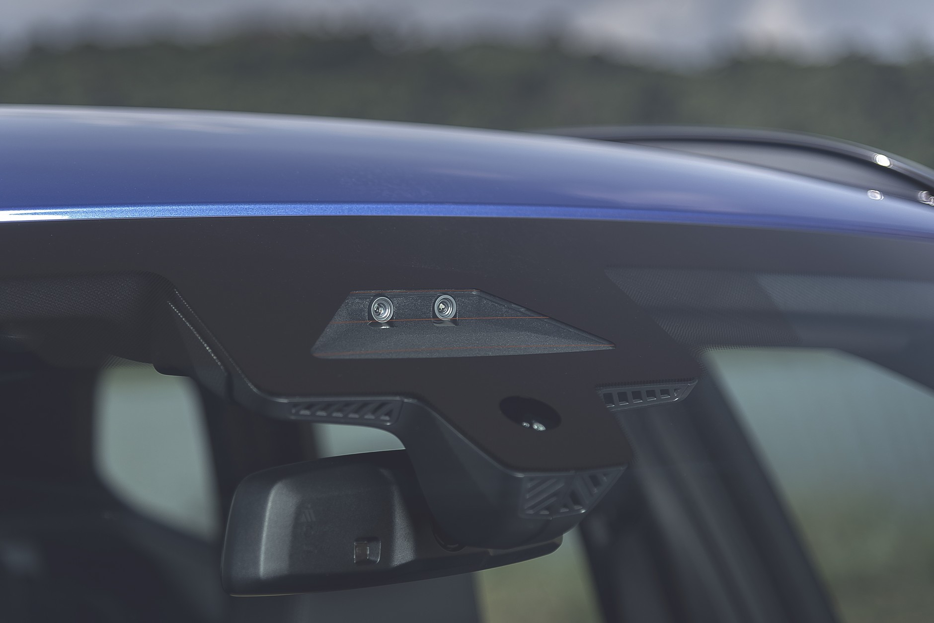 Zestaw kamer służących do monitorowania drogi przed samochodem