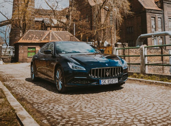 Zakup 40 Maserati to był drogi błąd rządu Papui-Nowej Gwinei