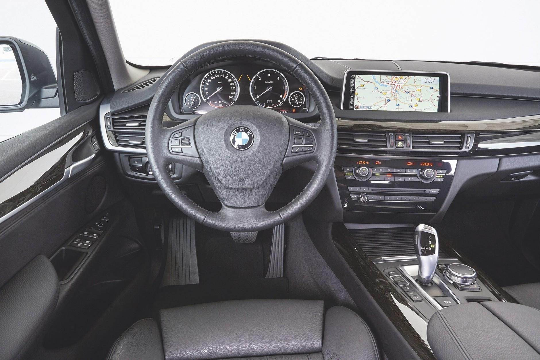 Porównanie: BMW X5 xDrive 25d, Hyundai Santa Fe 2.2 CRDI, Volkswagen Touareg 3.0 TDI V6, Volvo XC90 D5 AWD