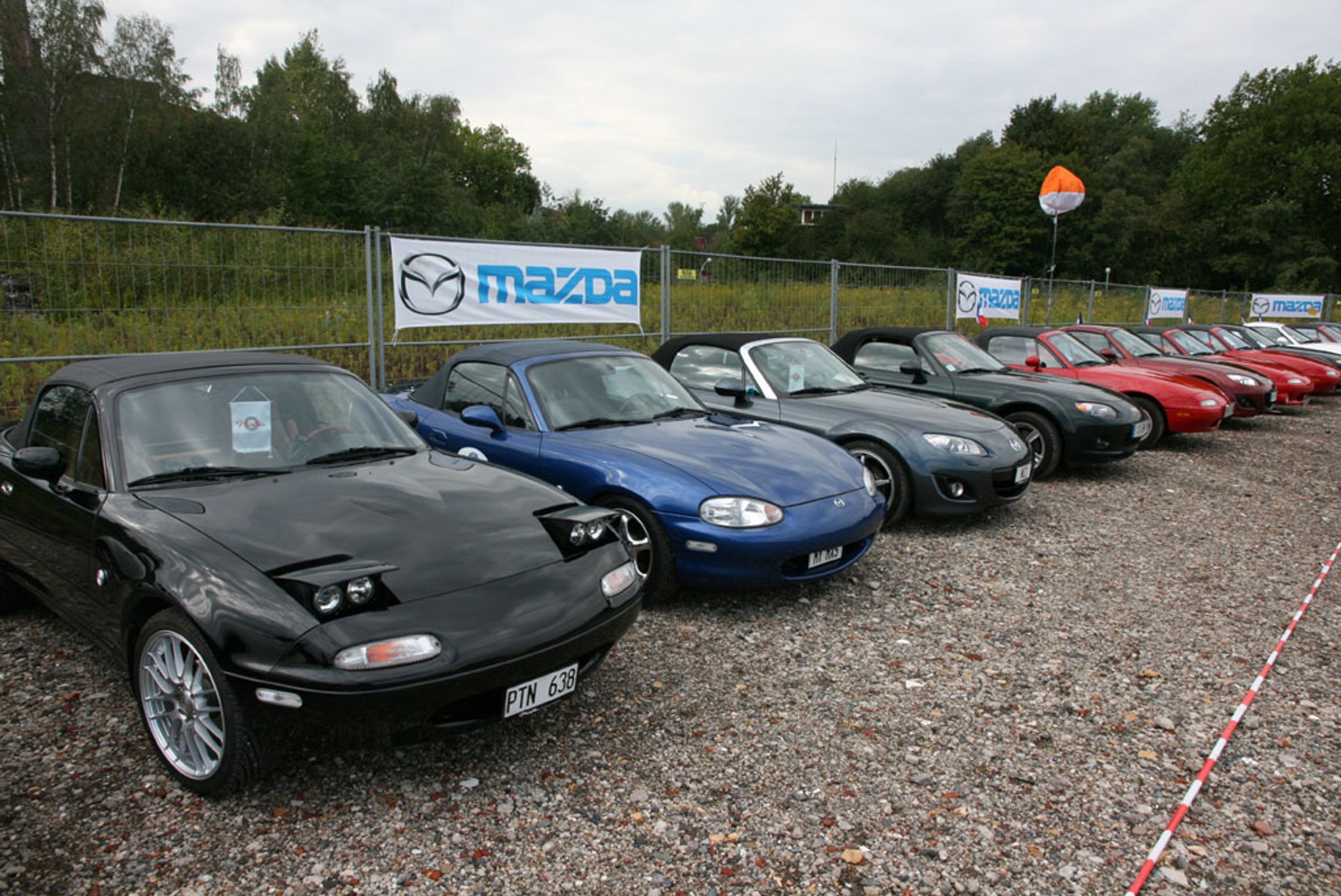 Rekord Guinnessa pobity! Najdłuższy korowód Mazd MX-5