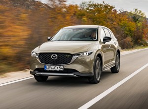 Mazda CX-5 po face liftingu – szlifowanie formy
