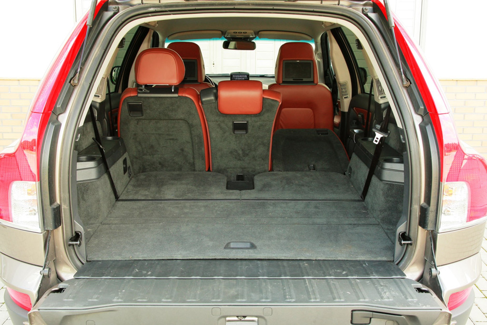 Volvo XC90: za ładny, by po prostu wjechać nim w błoto