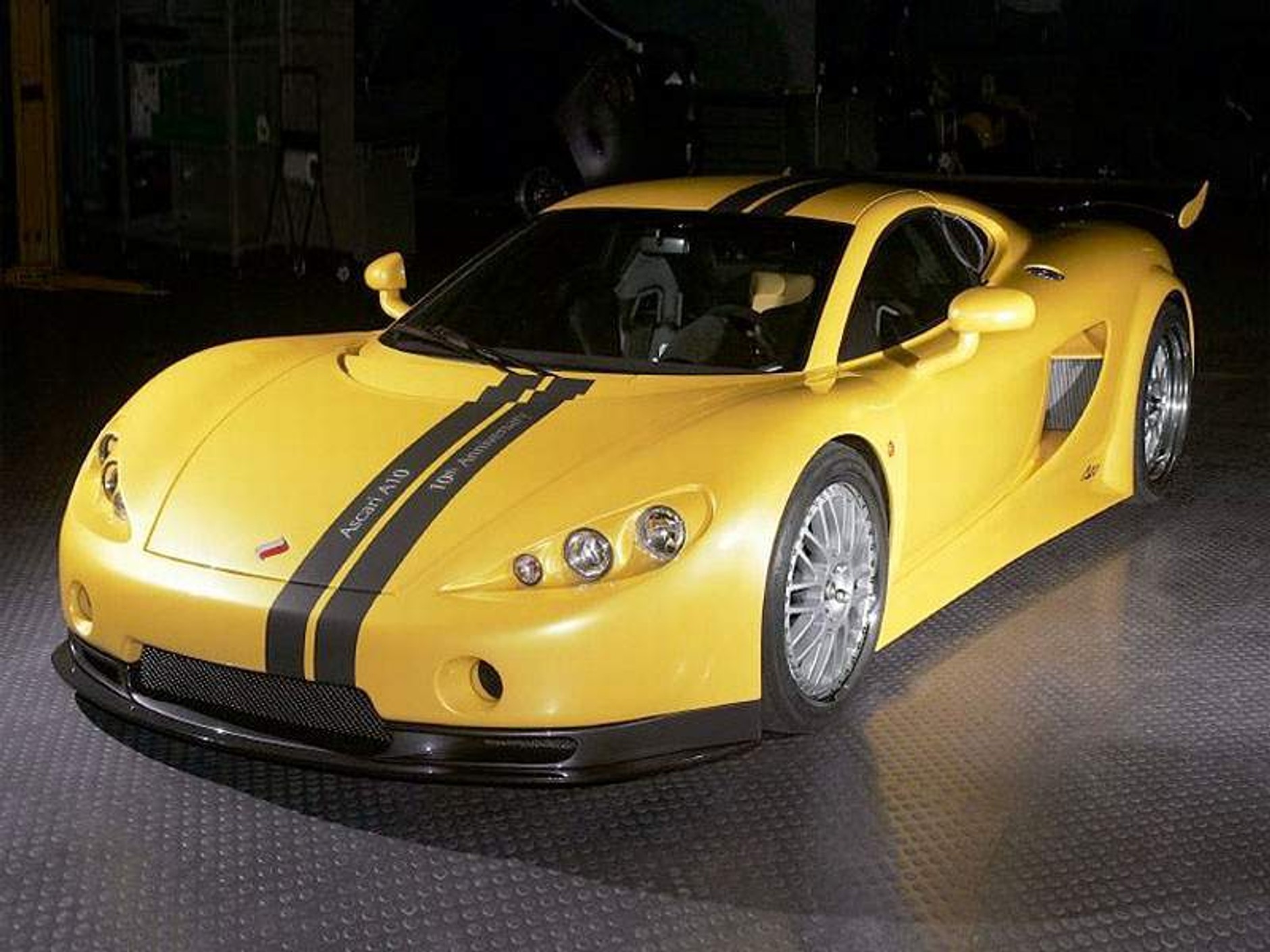 Ascari A10: brytyjska odpowiedź na Enzo FXX