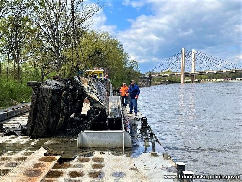 Tak wyglądał wrak wyłowionego samochodu skradzionego w 2011 r.