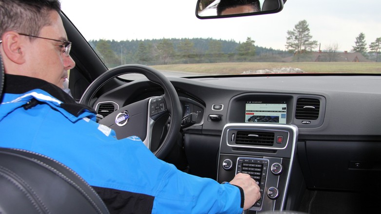 Samochody z dostępem do internetu? Wbrew pozorom dostęp do sieci nie ogranicza się jedynie do przeglądarki internetowej z której można korzystać w trakcie postoju.