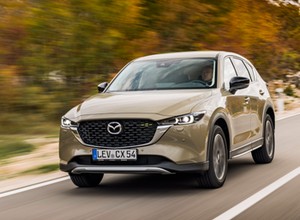 Kompaktowy SUV dostępny od ręki? Proszę bardzo: Mazda CX-5 2.0 od 142 800 zł - poradnik kupującego