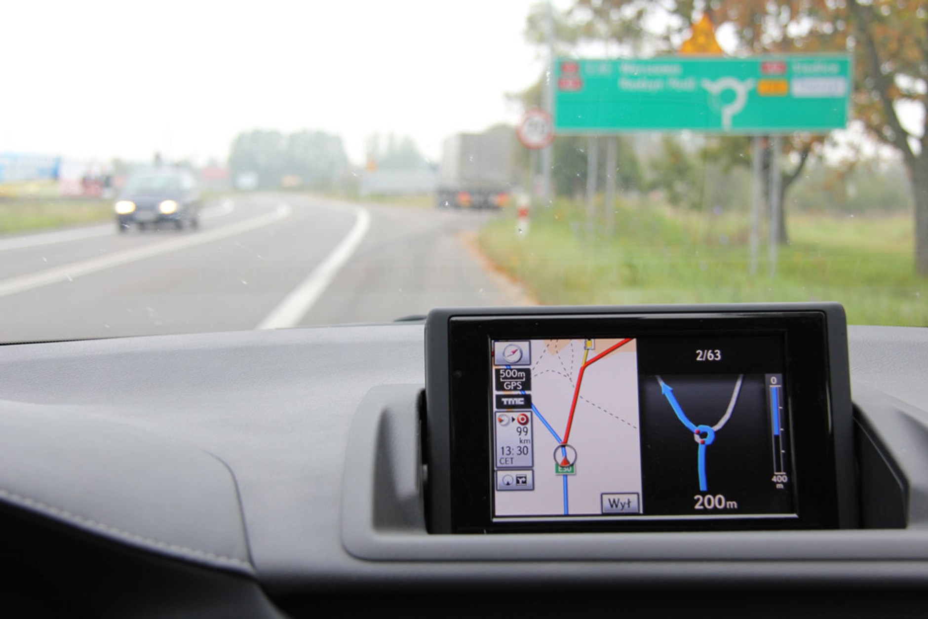 AutoMapa kontra fabryczne nawigacje, którym warto im zaufać