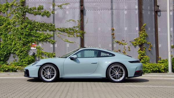 Jakie jest podstawowe Porsche 911? Przetestowałem nową Carrerę