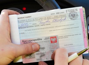 Niesłusznie dostała mandat, ale absurdalne przepisy nie pozwalają go cofnąć