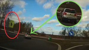 Chciał wjechać pod prąd na autostradę A6. Uratowała go tablica [WIDEO]