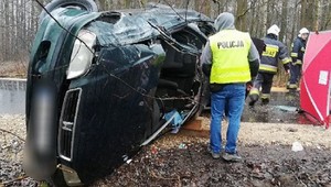 25-latek dachował i wypadł z samochodu. Śmiertelny wypadek k. Radomska
