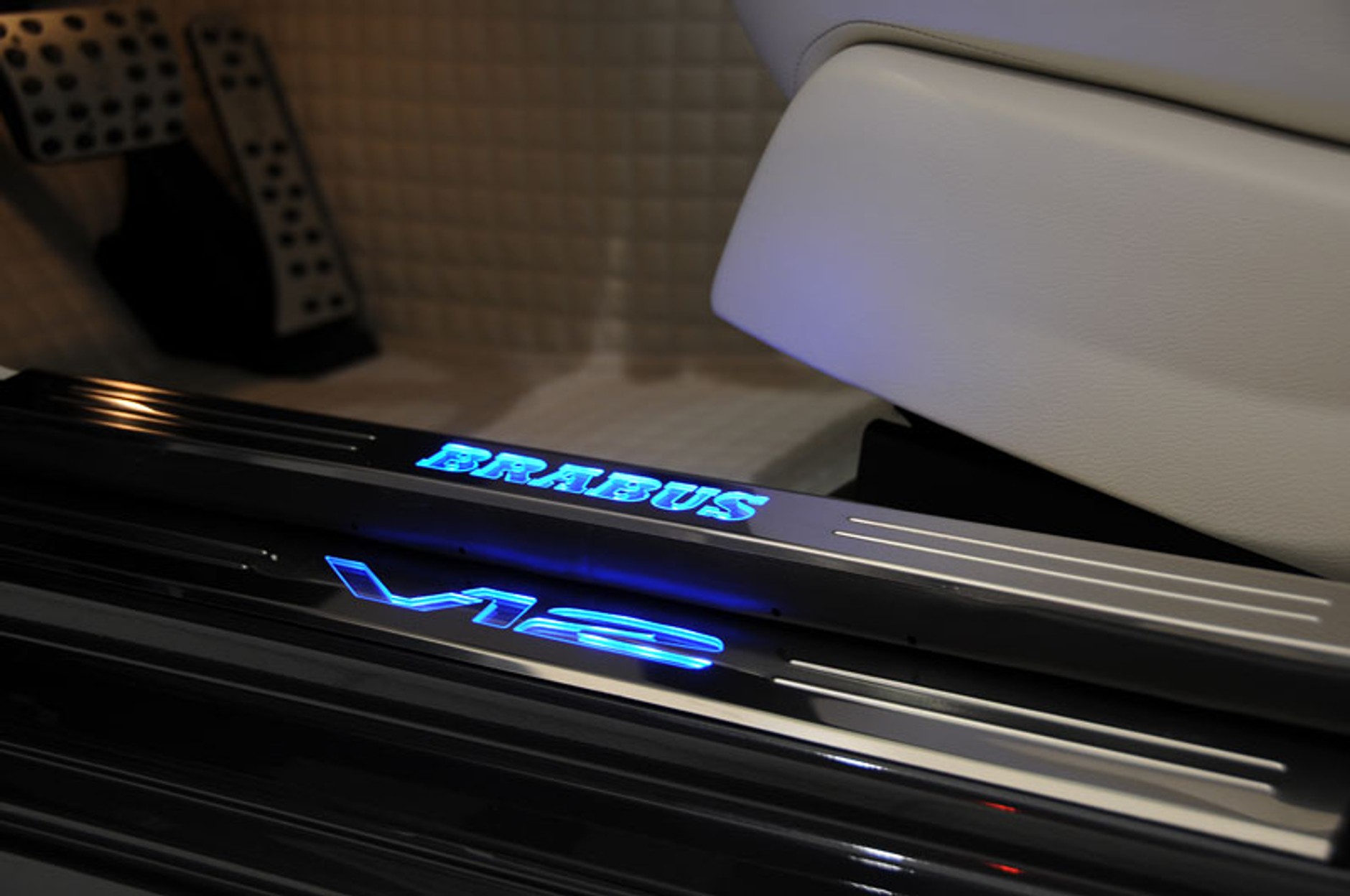 Najszybszy SUV świata to Mercedes GLK Brabus V12