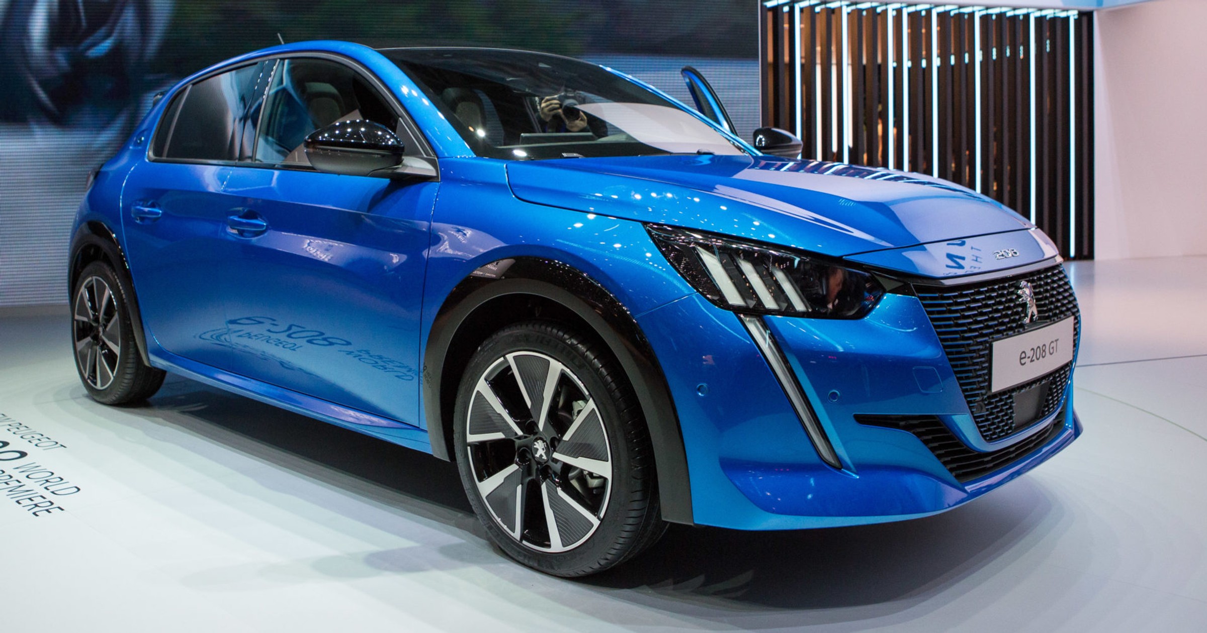 Można już zarezerwować elektrycznego Peugeota e-208. Kaucja całkiem mała