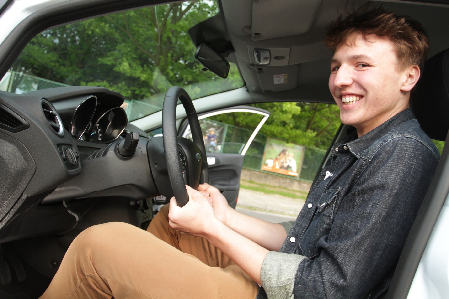 Jakub: Fiesta ma młodzieżowy wygląd, a z przodu jest podobna do Astona Martina. Silnik samochodu okazuje się bardzo dynamiczny