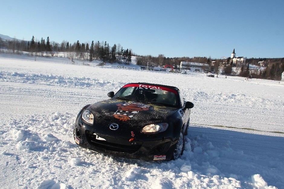 Emocjonujący finisz wyścigu Mazda MX-5 Ice Race