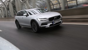 Volvo V90 Cross Country B5 – komfortowy długodystansowiec