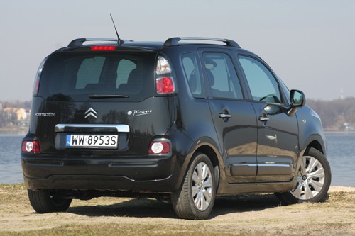 Citroen C3 Picasso kontra Skoda Roomster - Nie szata zdobi, ale...