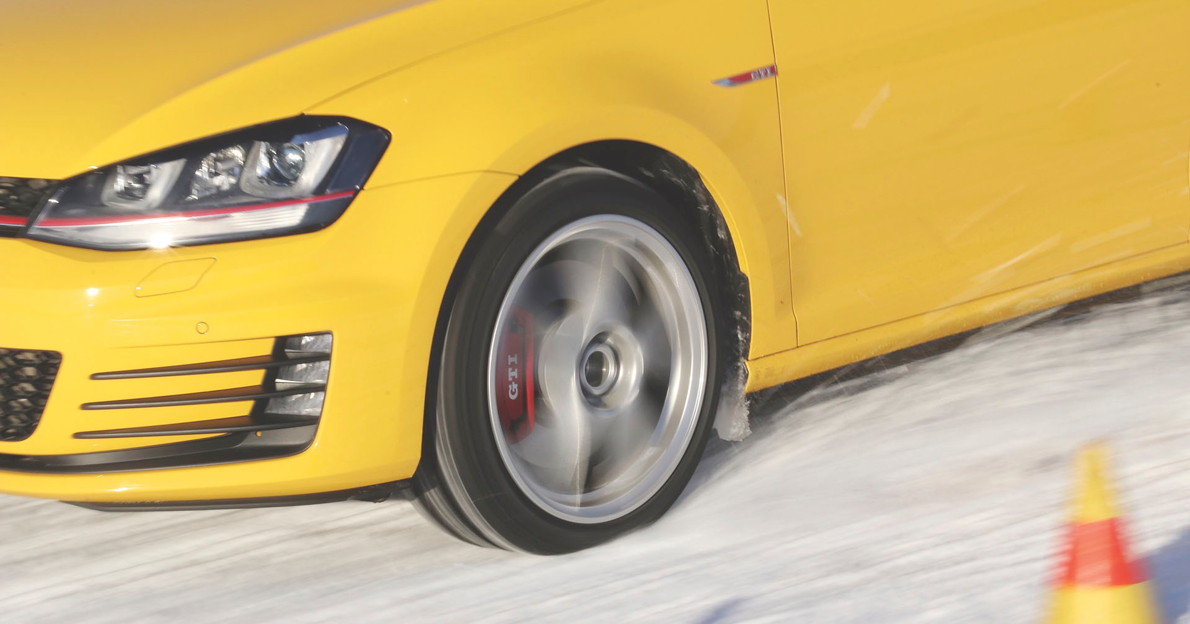Test opon zimowych w rozmiarze 225/40 R 18 - na śniegu wygrywa Francja