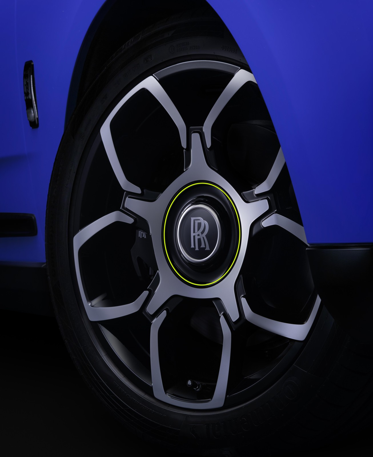 Rolls-Royce zaszalał – w palecie pojawiły się krzykliwe kolory