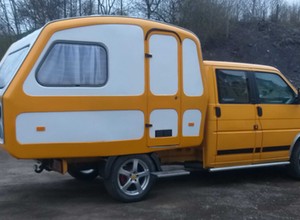 Transporter z przyczepą Niewiadów zamiast paki - wyjątkowy kamper na sprzedaż