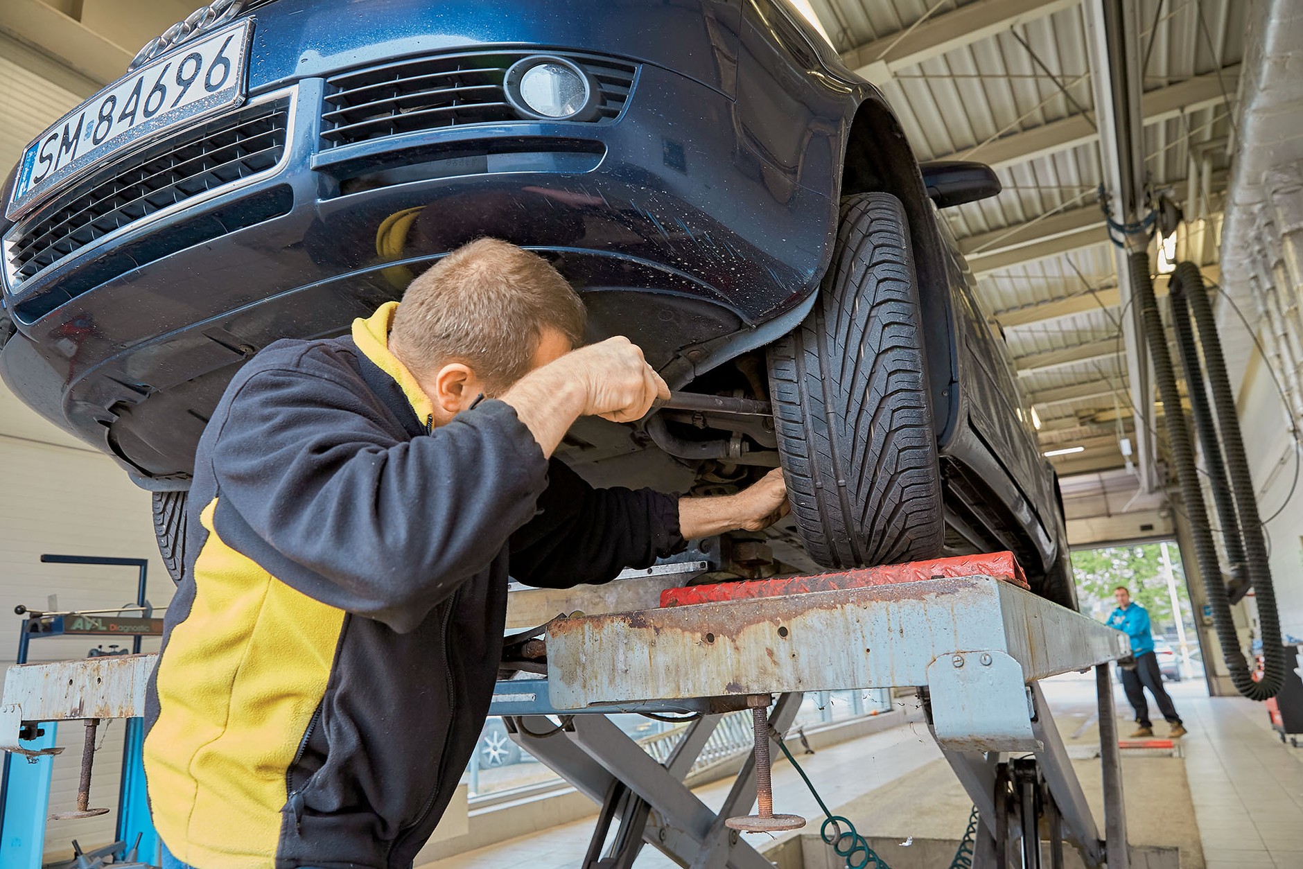 Jak kupić dobre używane auto? Oględziny podwozia