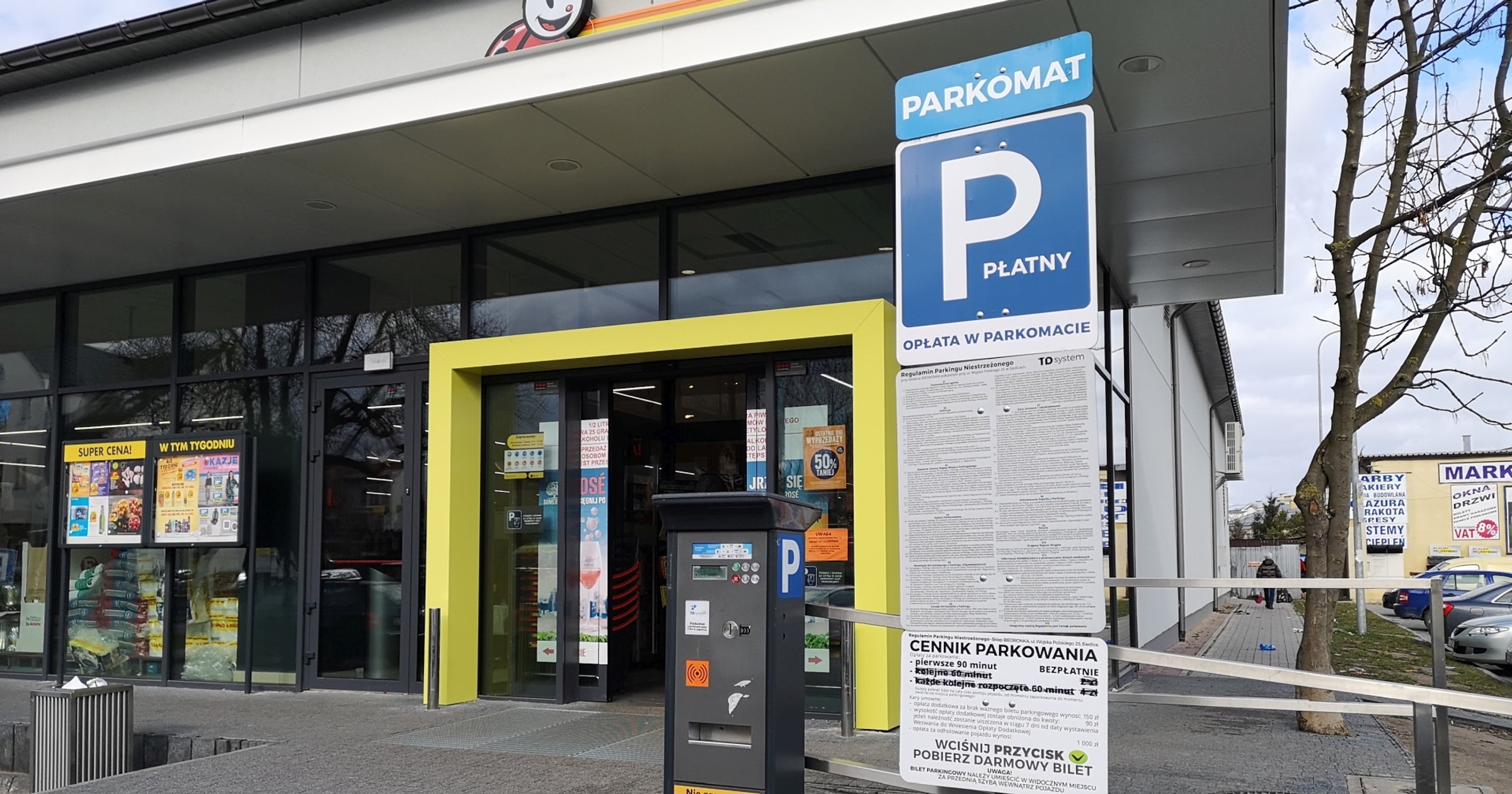 Parkowanie na parkingu przed sklepem może być płatne
