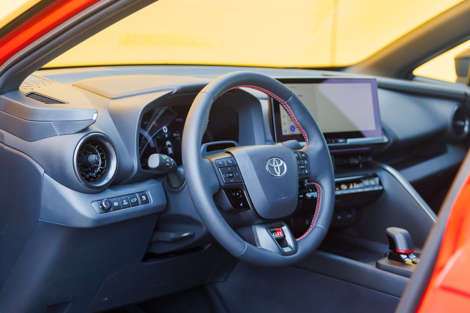 2024 Toyota C-HR PHEV