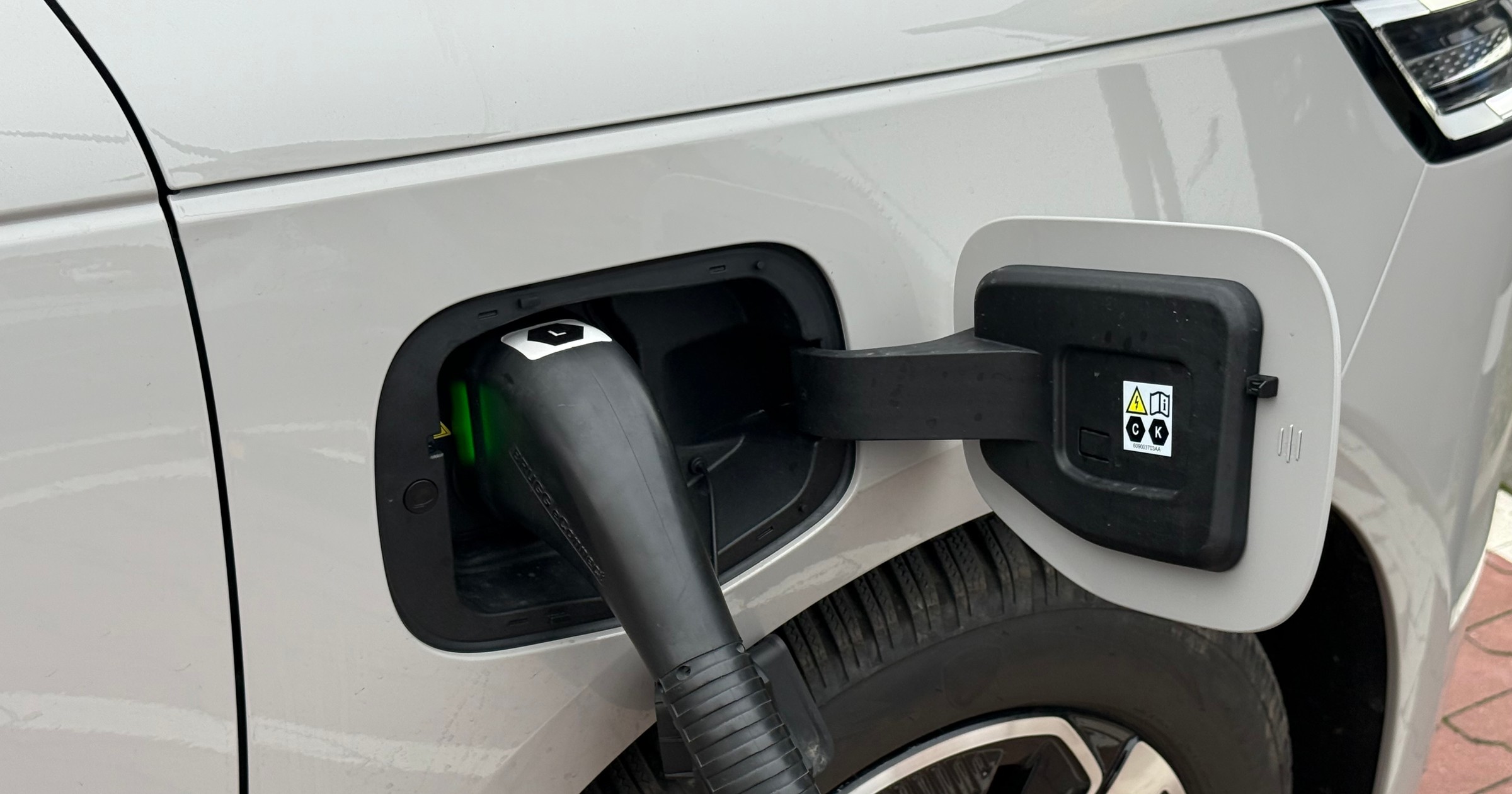Ładowanie samochodu elektrycznego