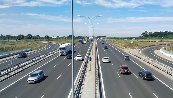 Na warszawskim odcinku S2 na stałe znika ograniczenie tonażowe