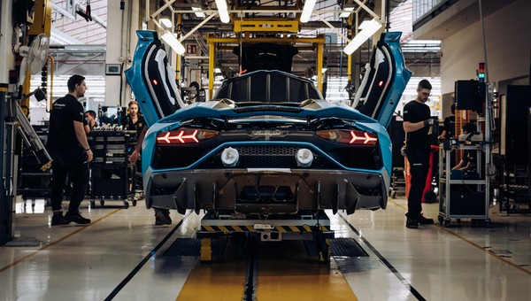 To już koniec Lamborghini Aventadora. Ostatni egzemplarz wyjechał z fabryki