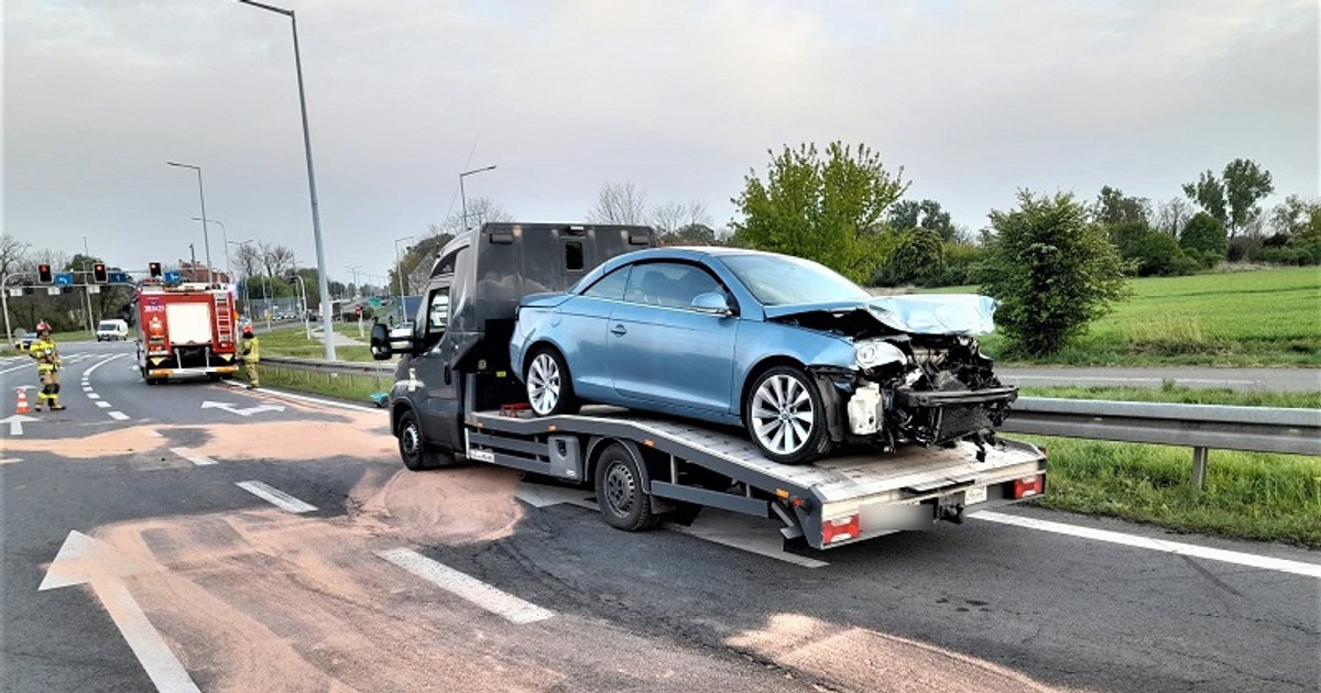 Za bardzo wierzył w swój samochód. Wylądował na barierach