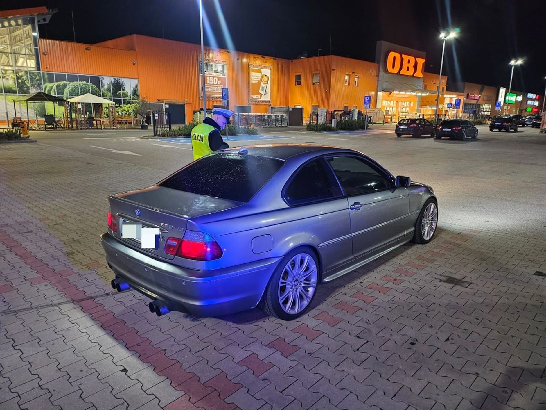 Policjanci z Ostrołęki sprawdzali w zasadzie tylko dwie rzeczy. Dowody rejestracyjne "leciały" jeden po drugim