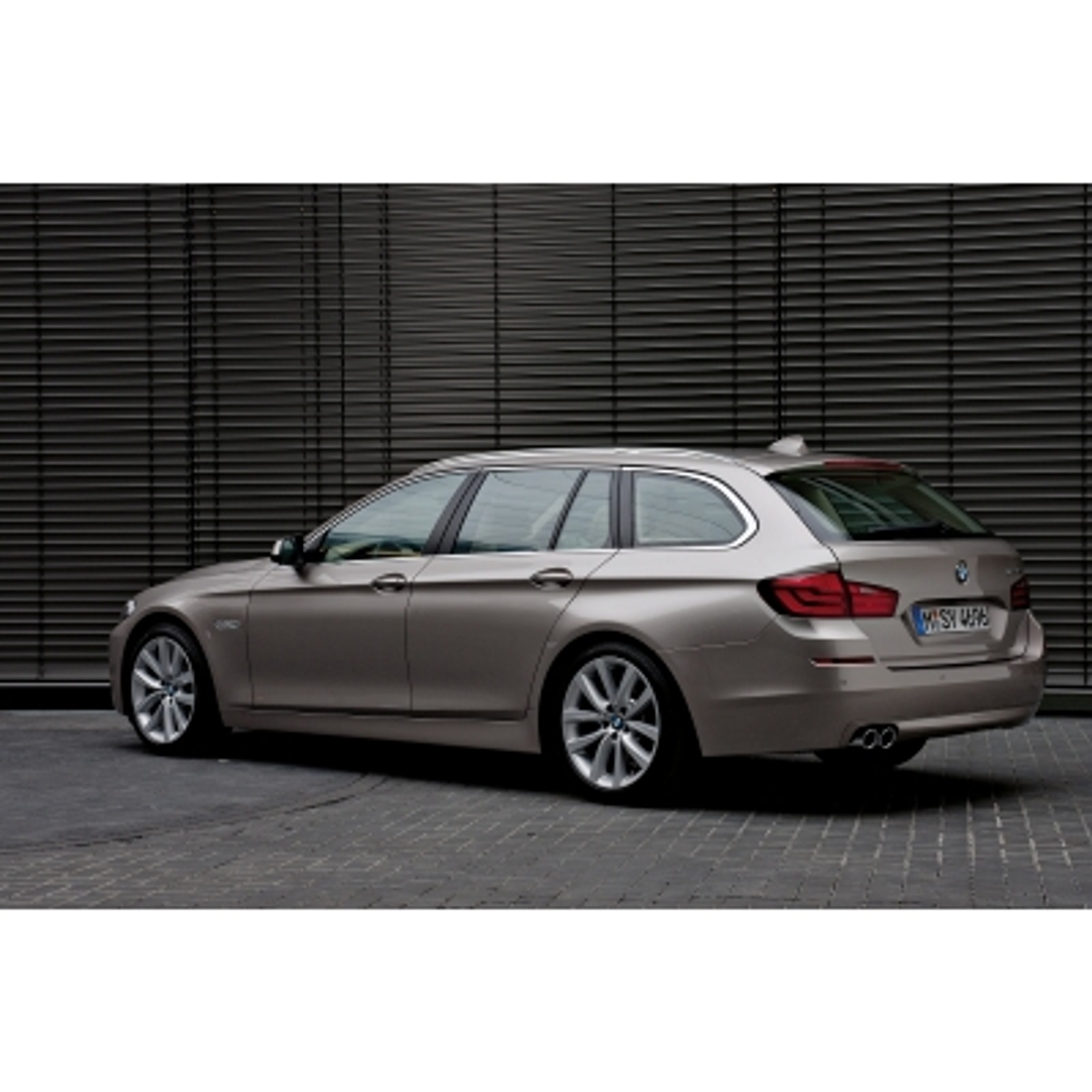 BMW5 Touring rok modelowy 2011 – zdjęcia i dane techniczne