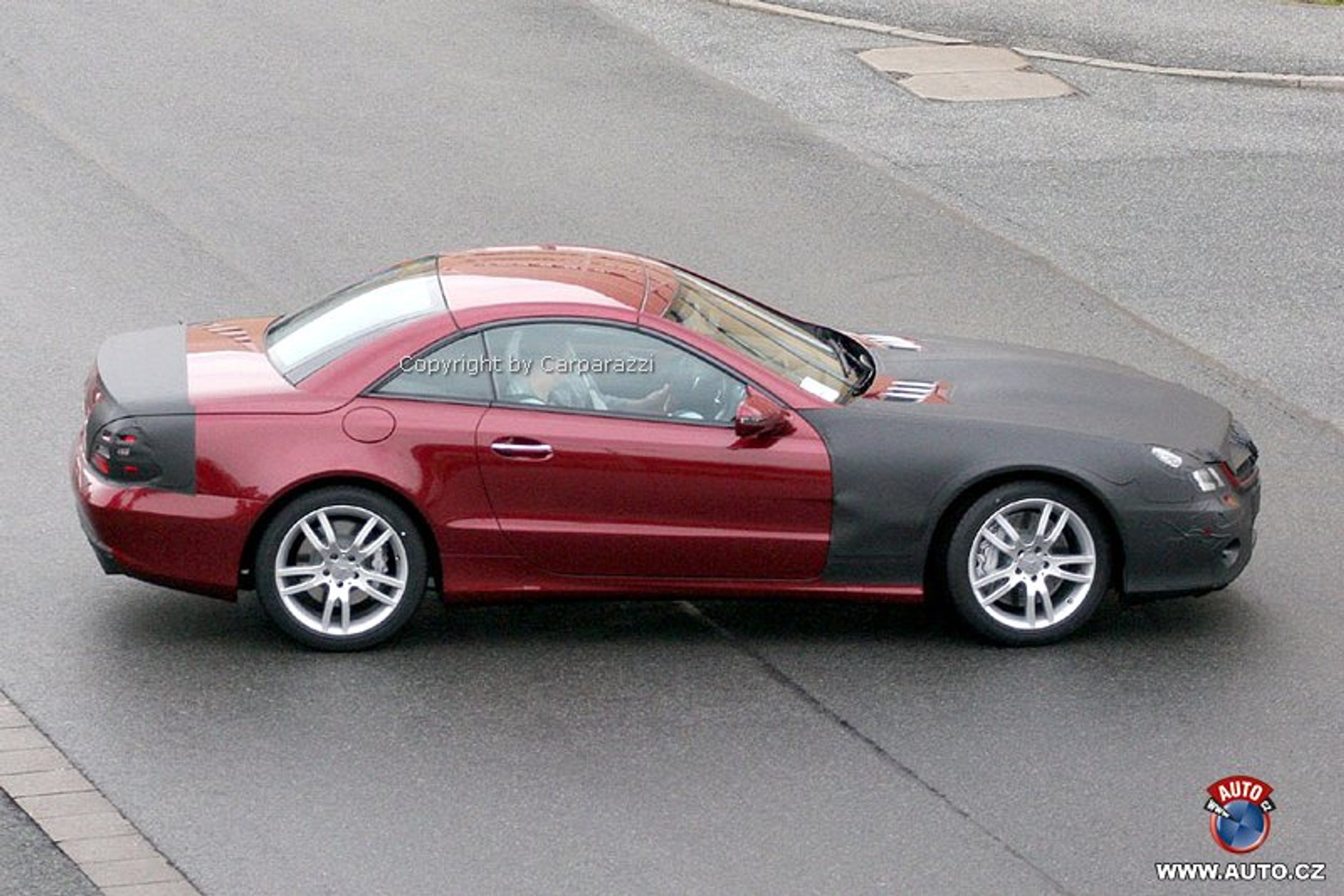 Zdjęcia szpiegowskie: Podstawowy lifting dla Mercedesa-Benz SL