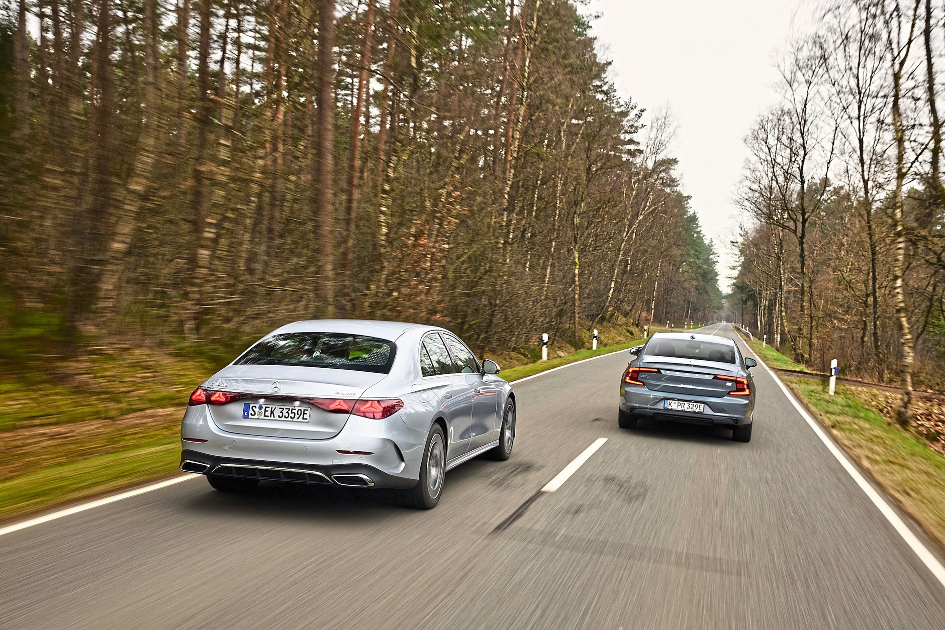 Mercedes E 400 e kontra Volvo S90 T8