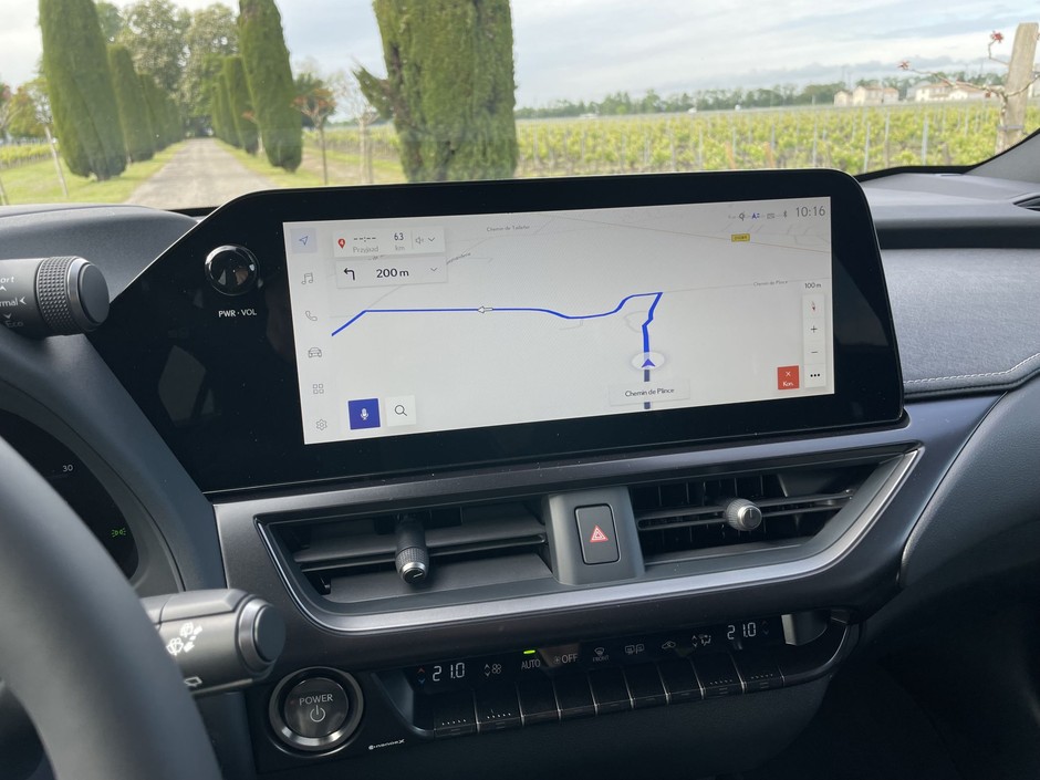 Lexus UX 300h