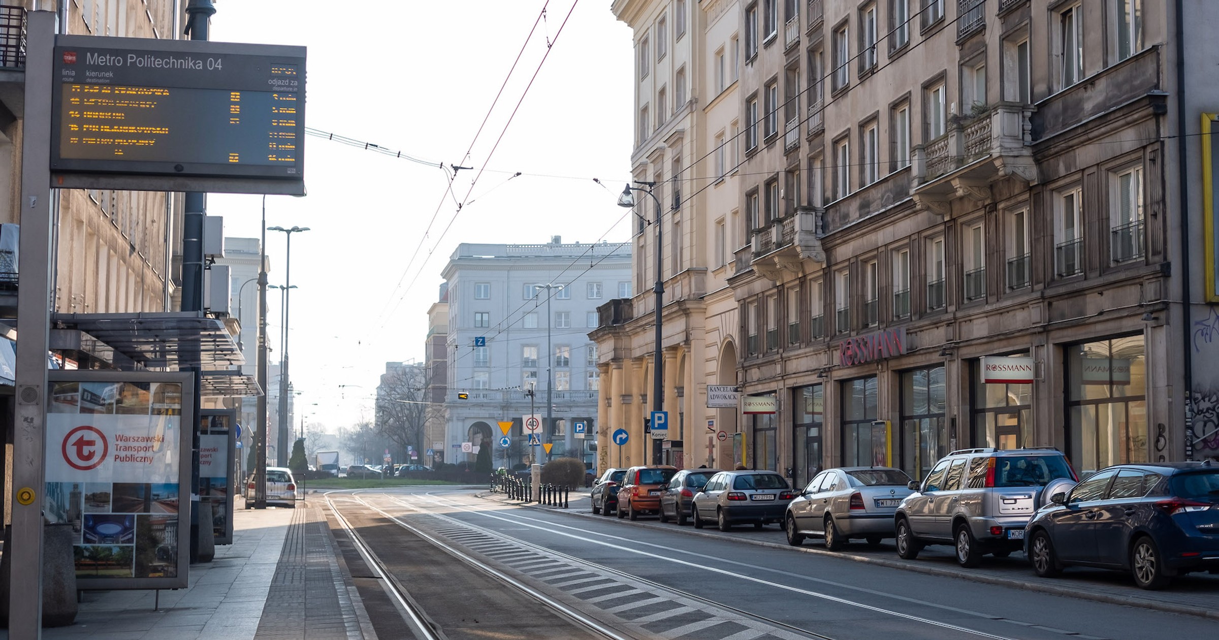 Ruch w miastach niemal zamarł, nie ma już godzin szczytu, spadło zużycie paliw. A wystarczy, że robi się chłodniej i wraca smog. Przypadek?