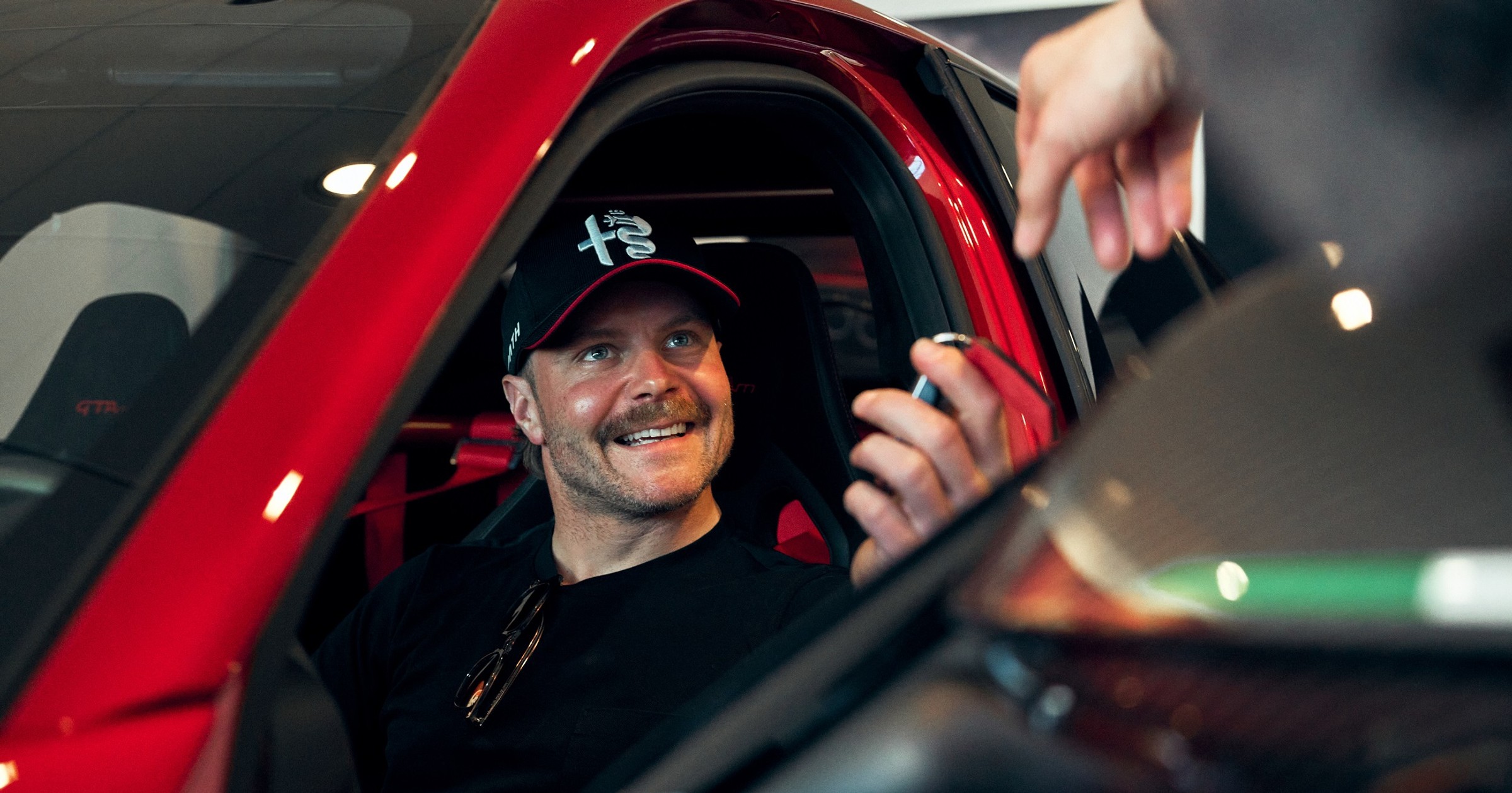 Valtteri Bottas odbiera w salonie swoją Giulię GTAm