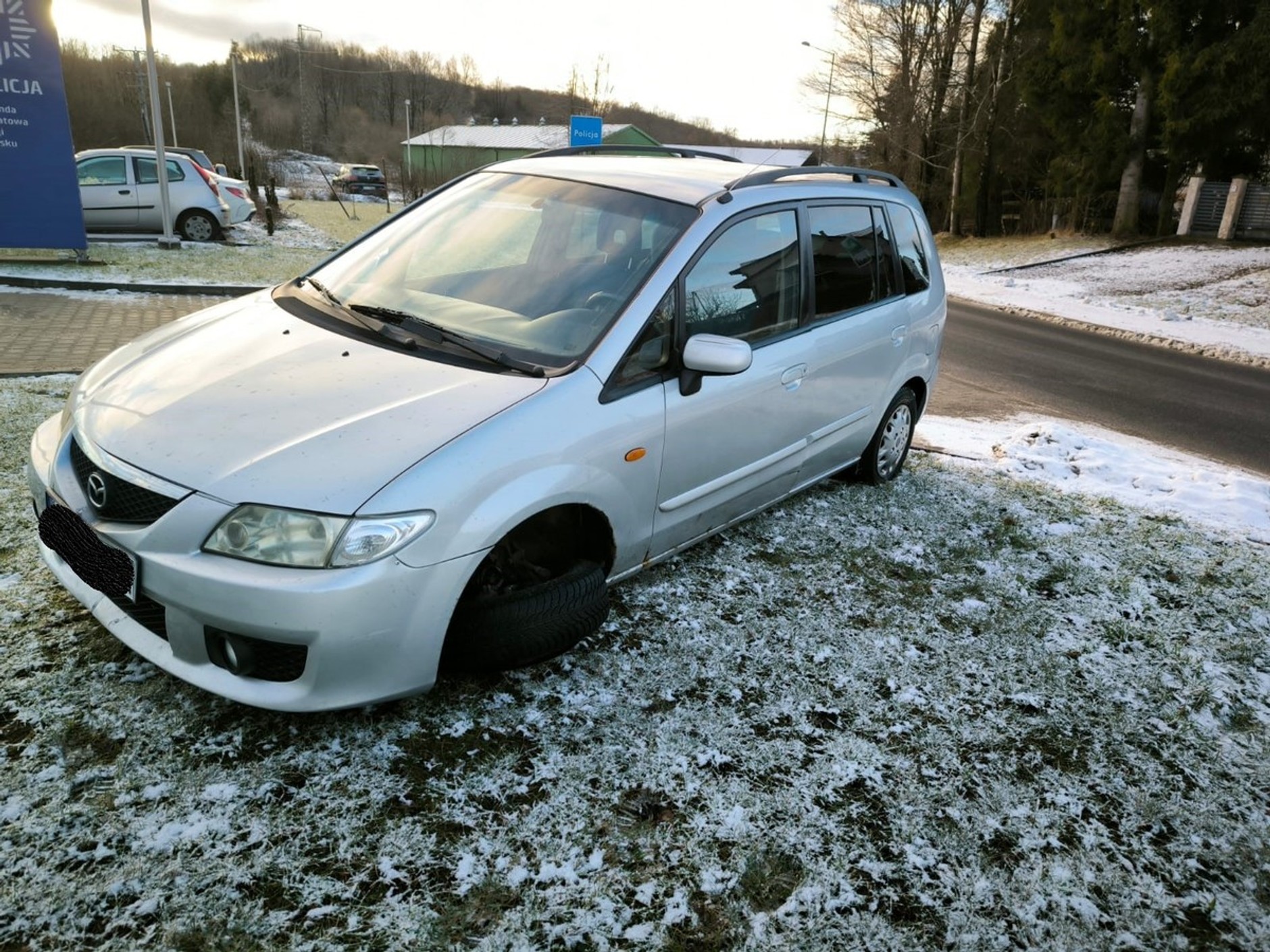 Zaparkował przed komisariatem. To był dopiero początek