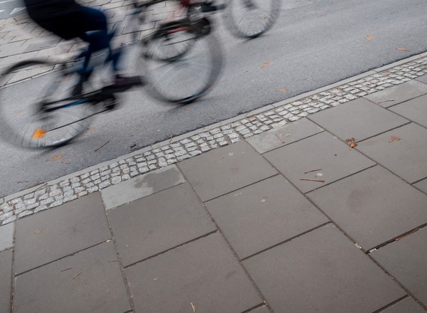 Chodniki pochłaniające smog – będzie ich więcej!