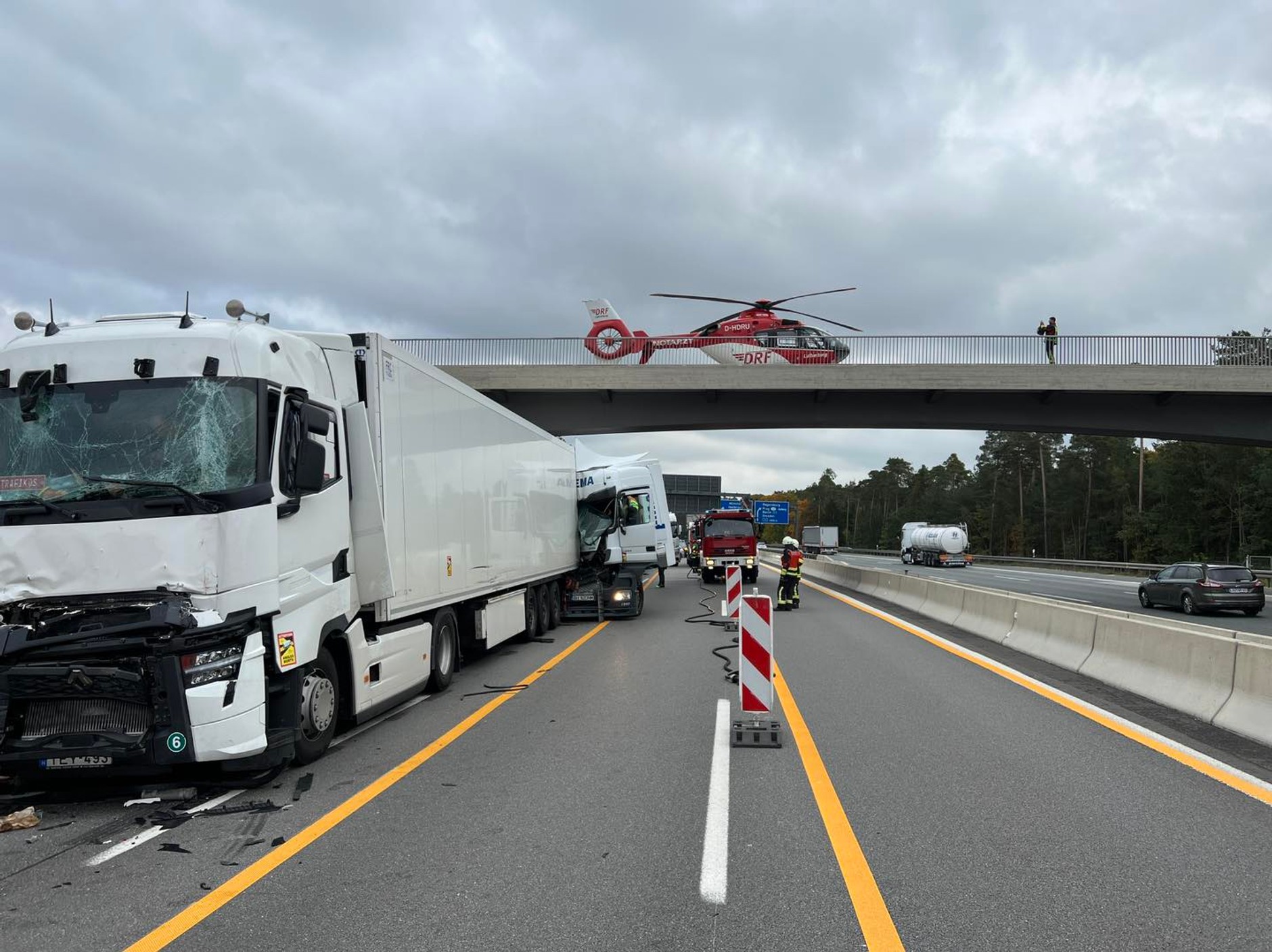 Na niemieckiej autostradzie A3 zderzyło się sześć ciężarówek