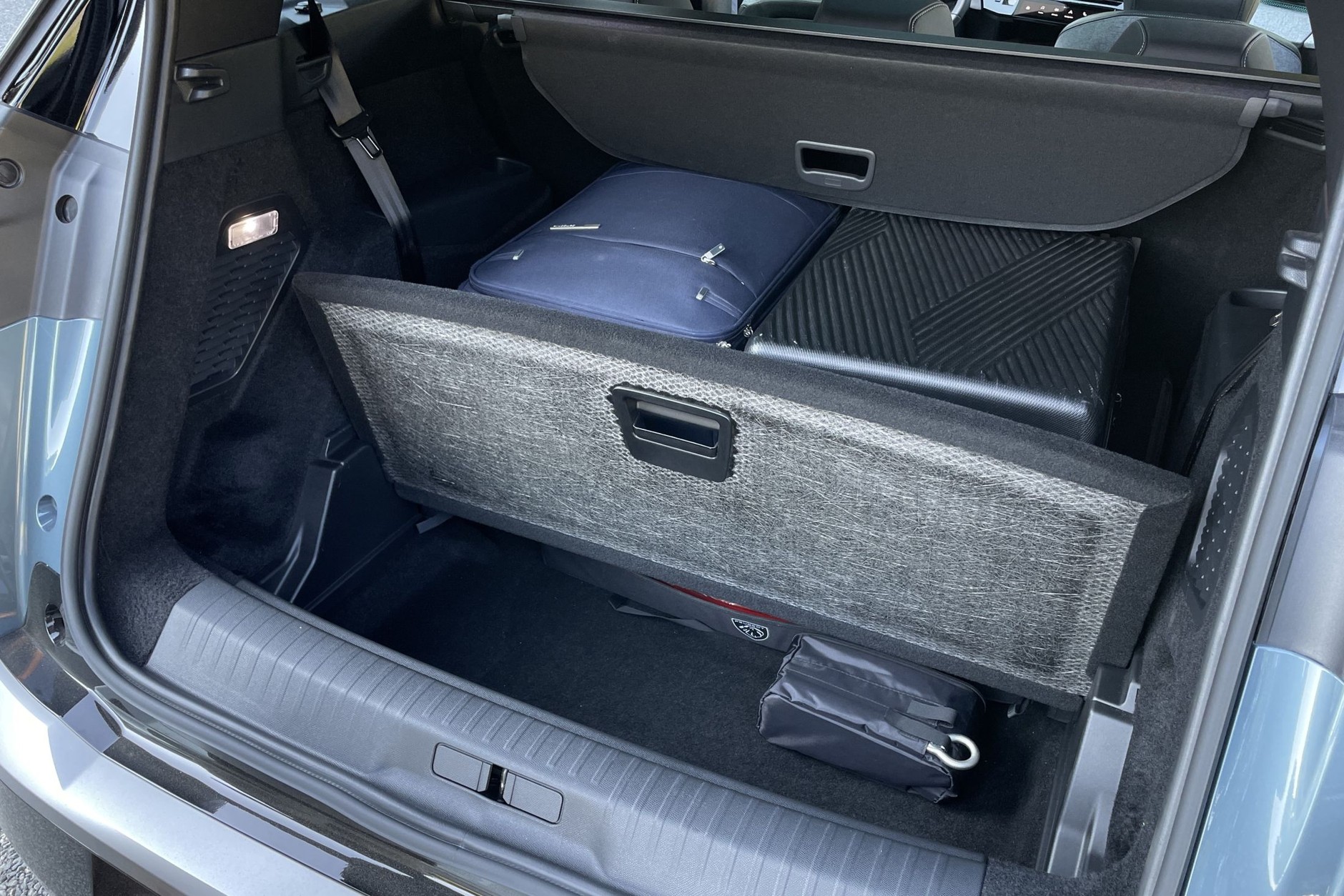 Peugeot E-5008 w pierwszym teście