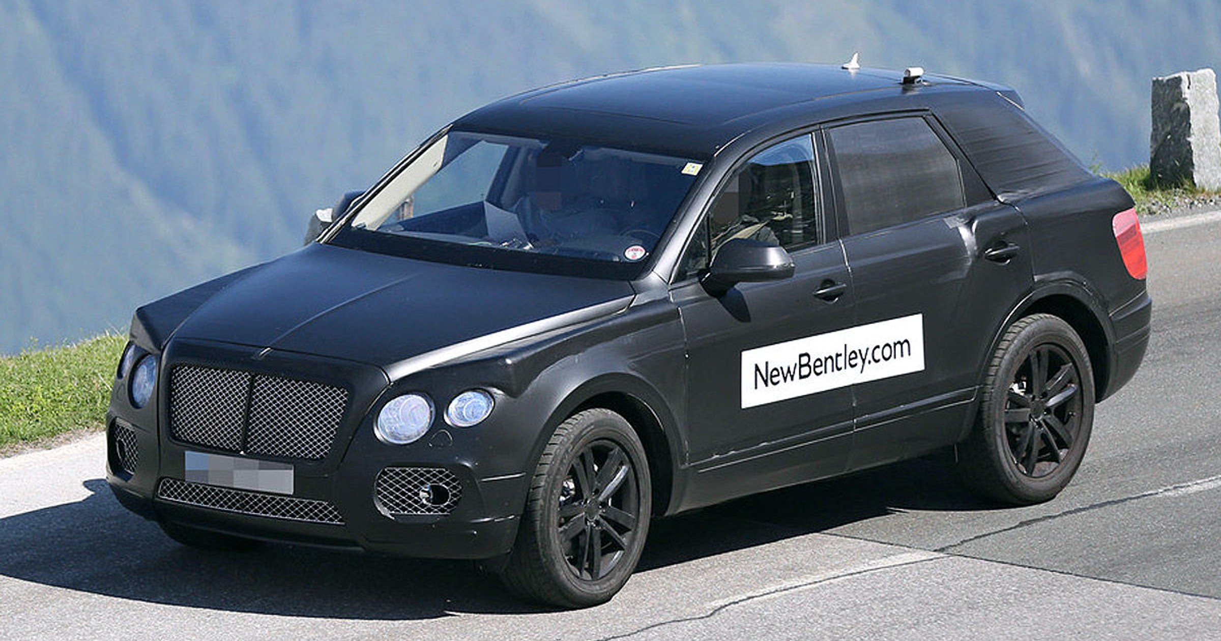 Bentley-SUV-Falcon-Erlkoenig-1200x800-4b5c883af5125c63
