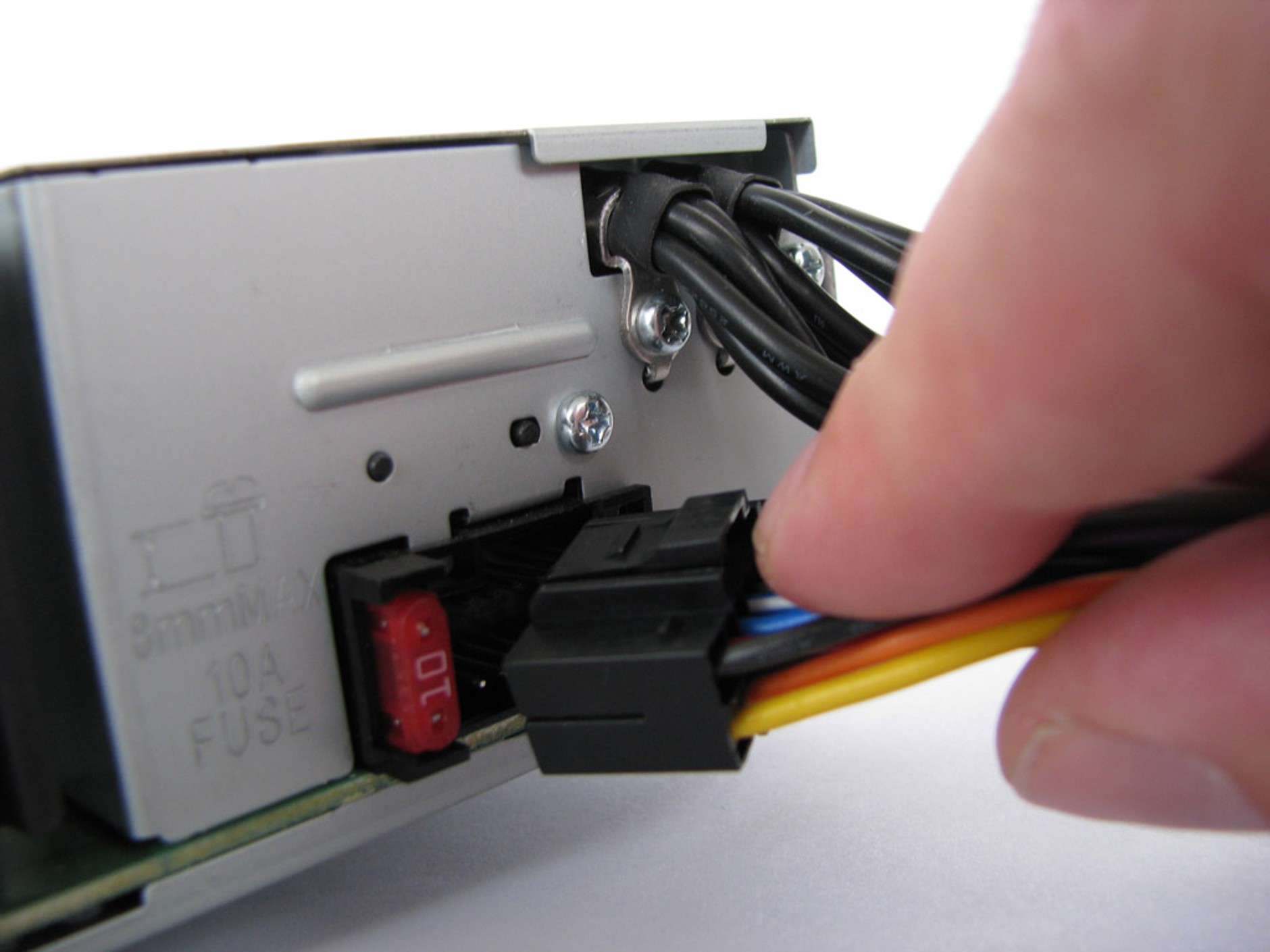 Jak podłączyć radioodtwarzacz, aby zyżywał mało prądu?